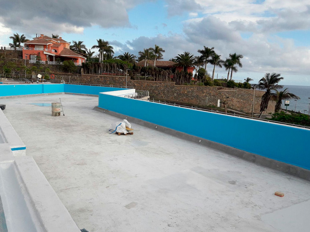 Instalação de membrana reforçada Cefil Pool Na piscina
