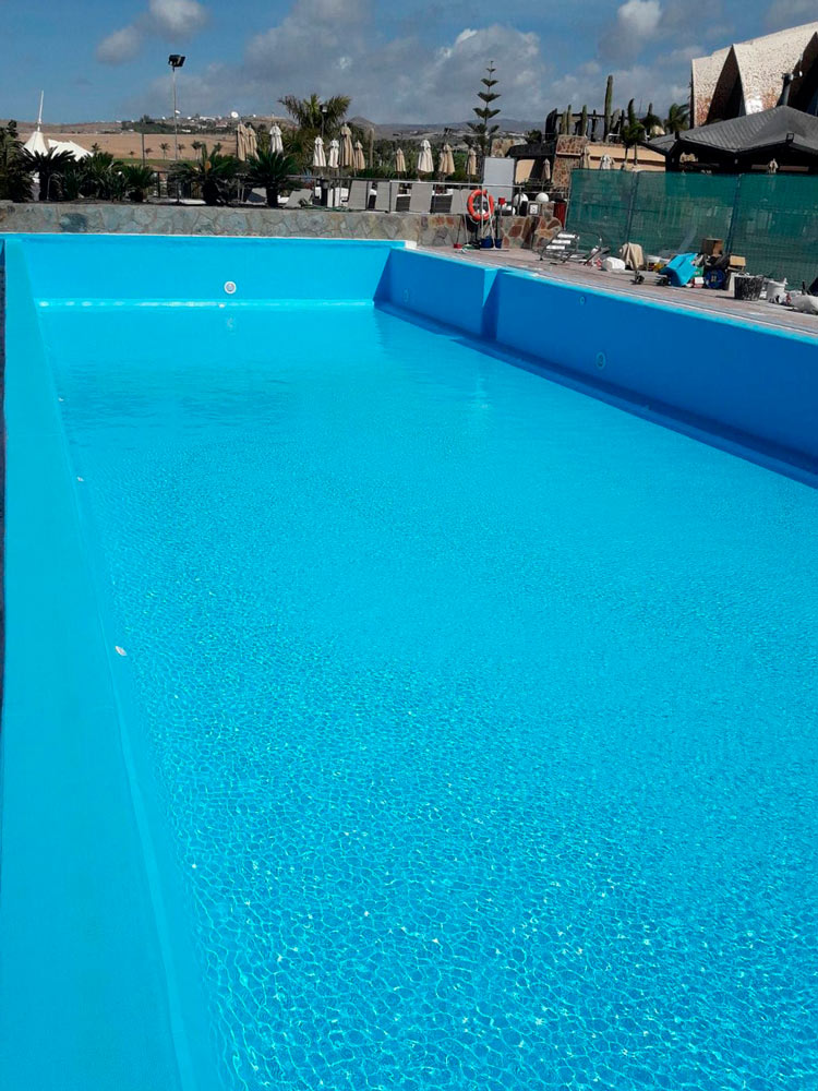 Reinforced membrane installation Cefil Pool In the pool