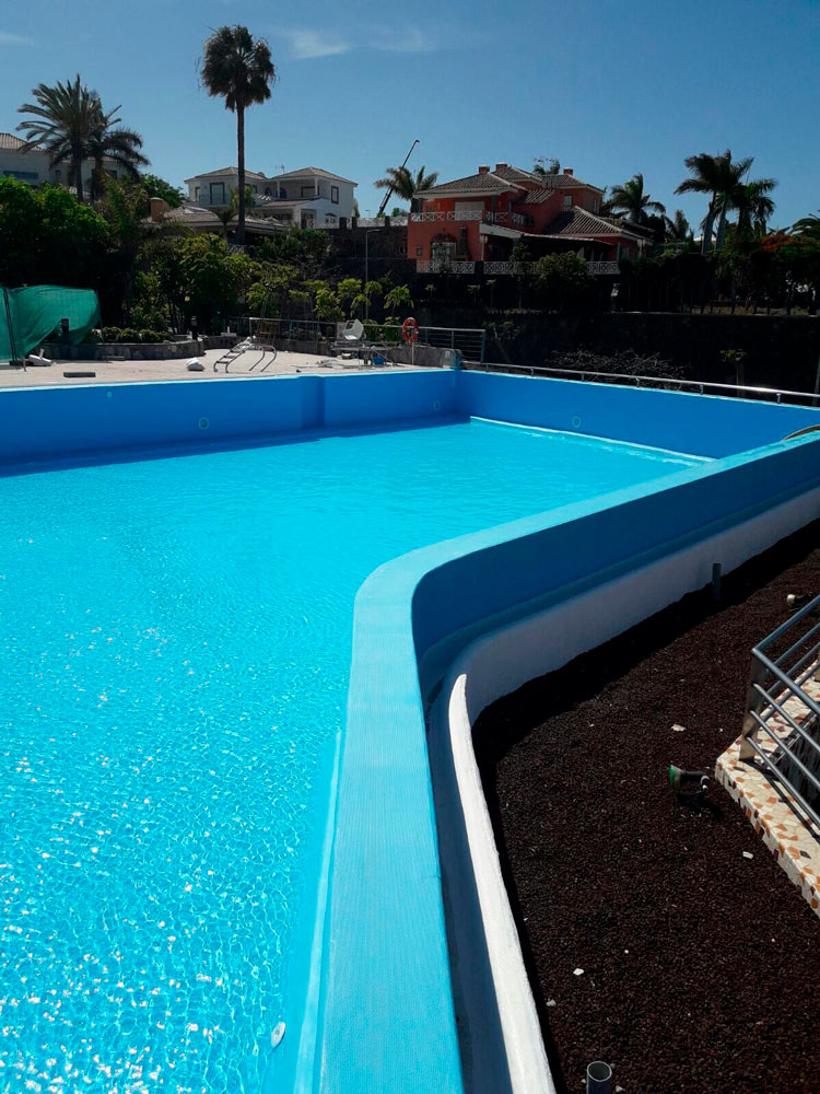 Wzmocniona instalacja membrany Cefil Pool W basenie