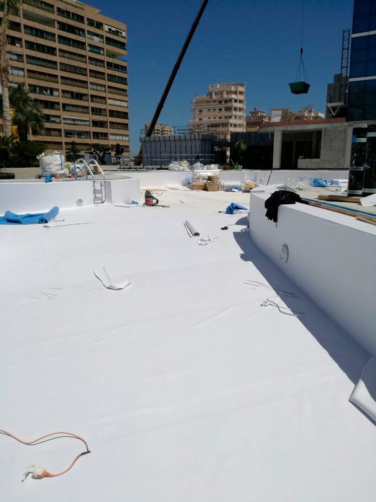 Reinforced membrane installation Cefil Pool In the pool