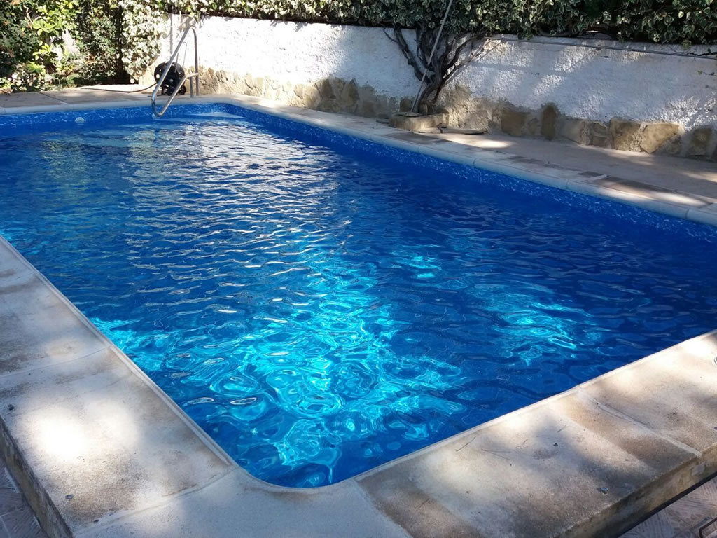 Zypern ist eine der beliebtesten Panzermembranen, die Cefil Pool in Schwimmbädern installieren