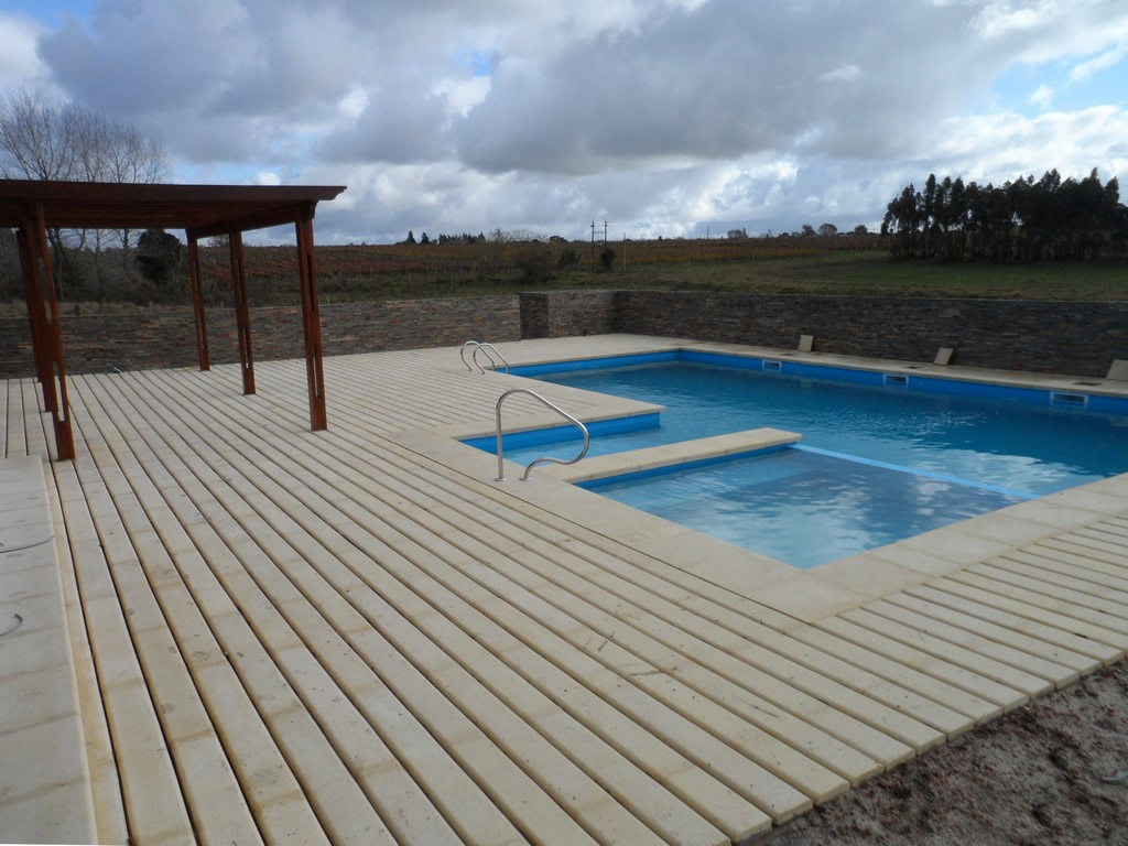 Frankreich ist eine der beliebtesten verstärkten Membranen, die Cefil Pool in Schwimmbädern installieren
