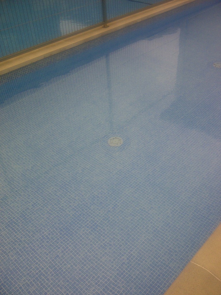 Gres é uma das membranas reforçadas mais populares que Cefil Pool instalar em piscinas