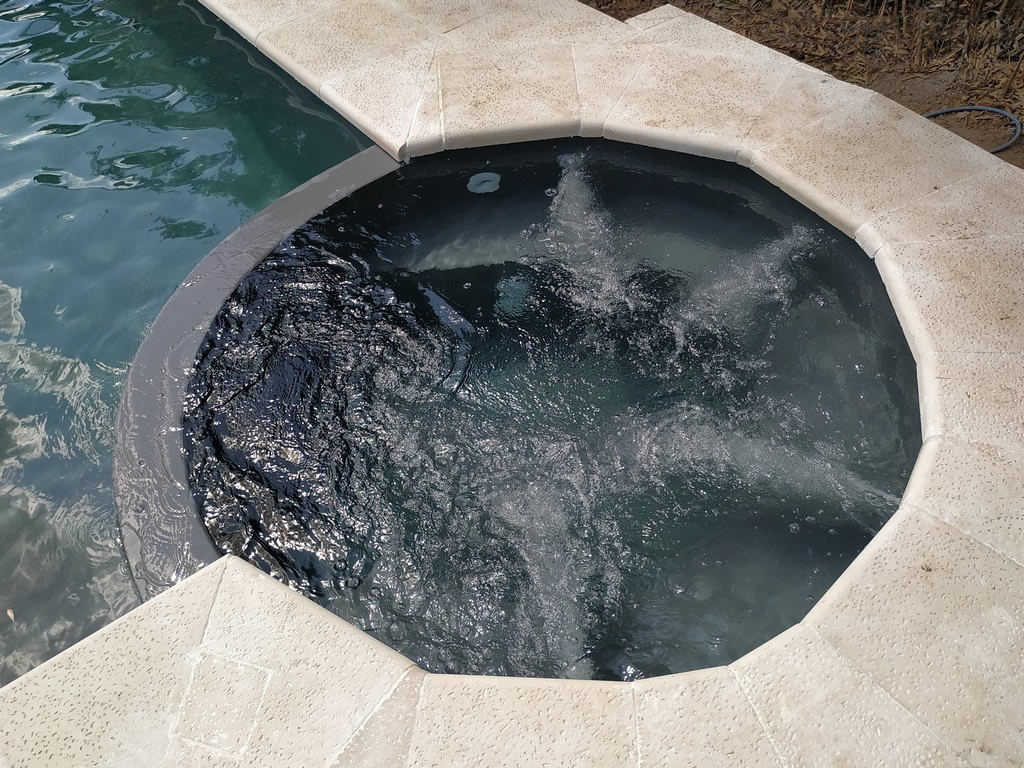 Серый антрацит — одна из самых популярных армированных мембран, Cefil Pool устанавливать в бассейнах