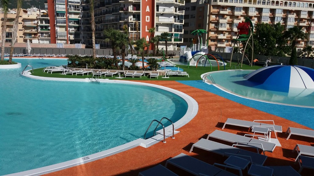 Inter ist eine der beliebtesten verstärkten Membranen, die Cefil Pool in Schwimmbädern installieren