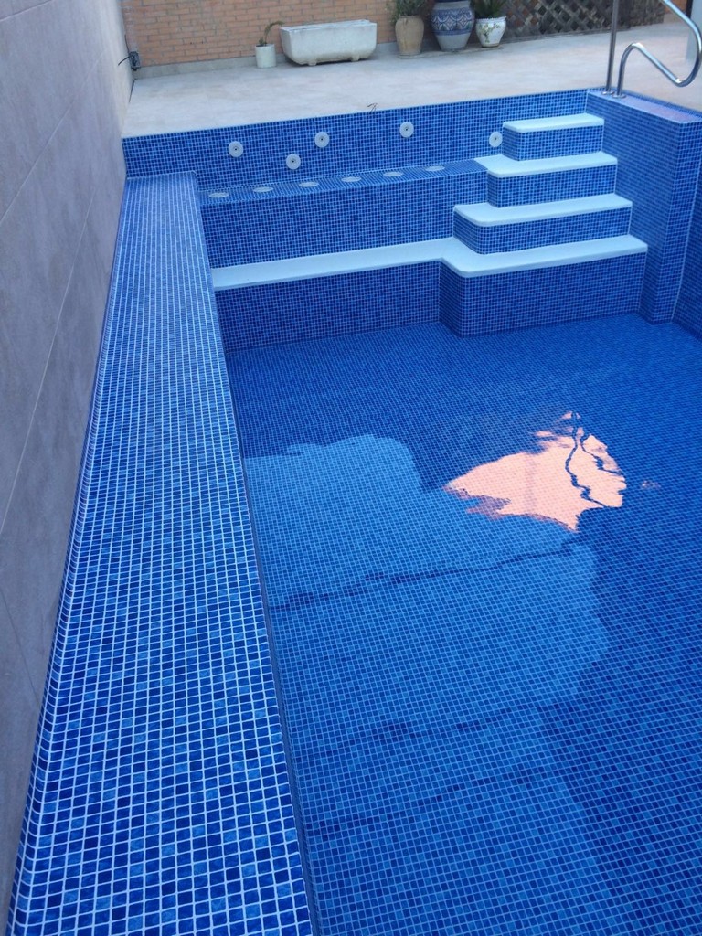 Mediterráneo é uma das membranas reforçadas mais populares que Cefil Pool instalar em piscinas