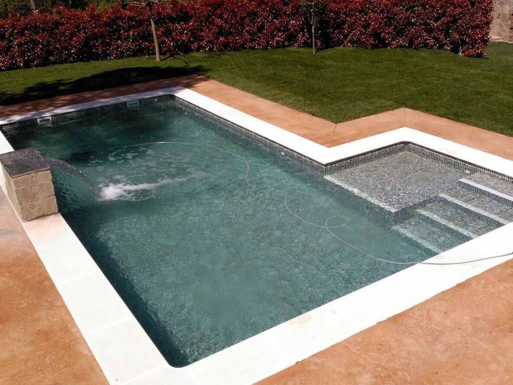 Gray Mediterranean is one of the most popular armored membranes that Cefil Pool install in swimming pools