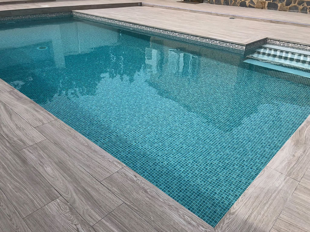 Grey Mediterranean è una delle membrane corazzate più popolari che Cefil Pool installare nelle piscine