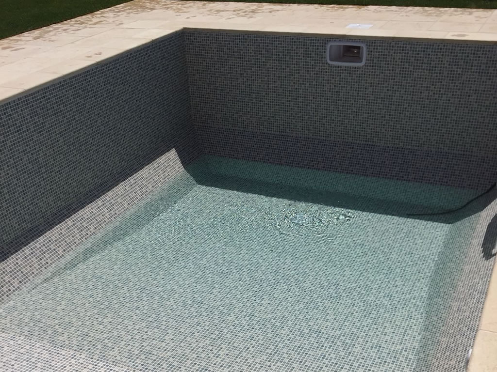 Mediterranean sable is one of the most popular armored membranes that Cefil Pool install in swimming pools