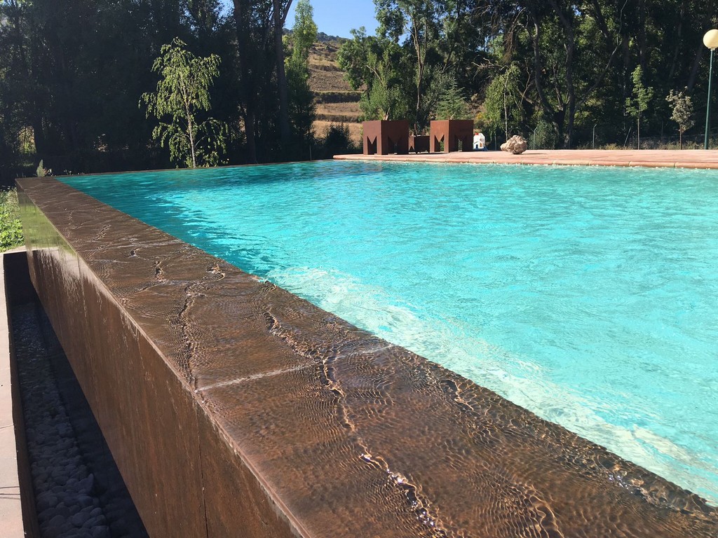 Соболь – одна из самых популярных бронемембран, которые Cefil Pool устанавливать в бассейнах