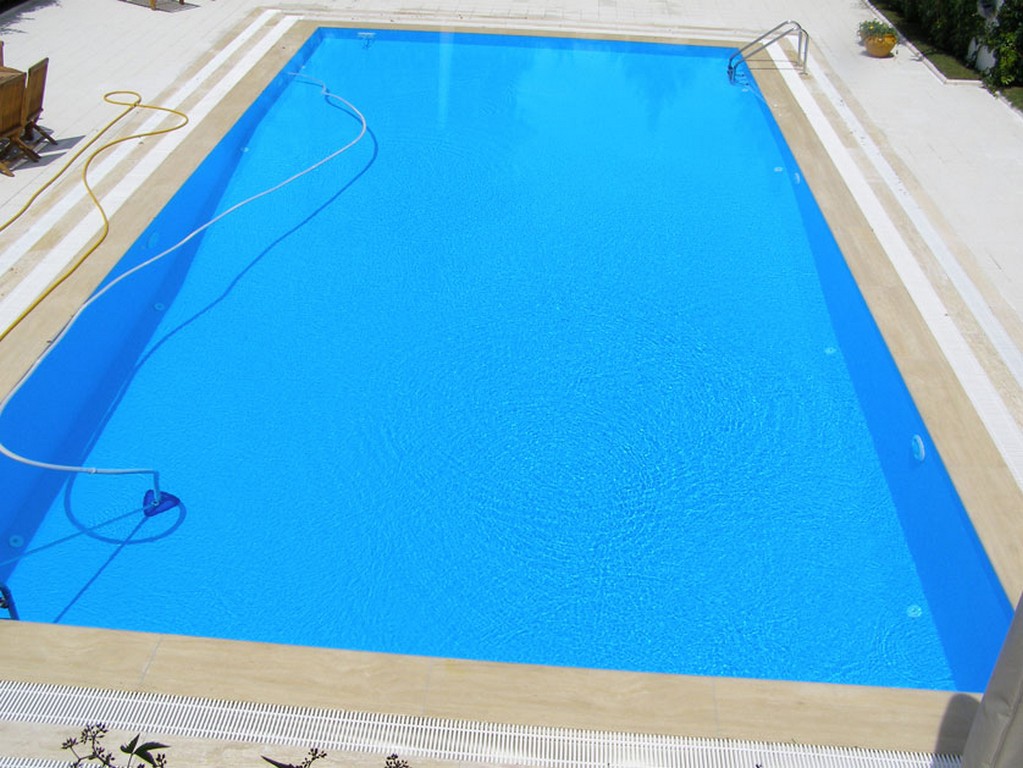 Urdike ist eine der beliebtesten verstärkten Membranen, die Cefil Pool in Schwimmbädern installieren