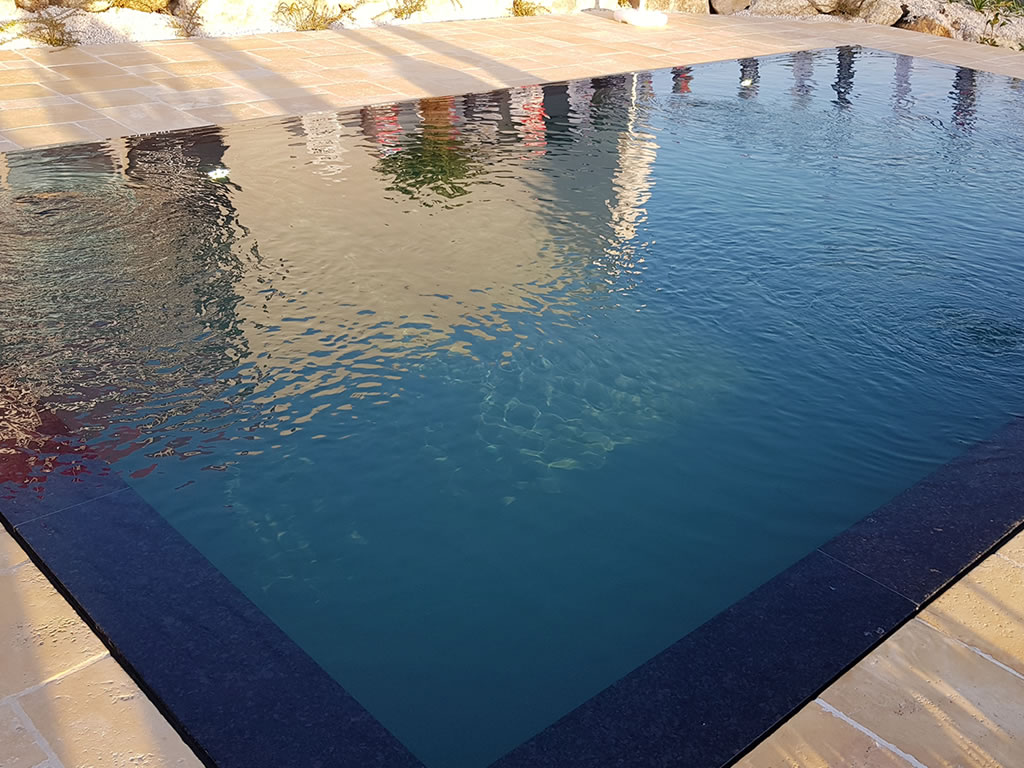 Anthracite Gray Reflection is one of the most popular reinforced membranes that Cefil Pool install in swimming pools