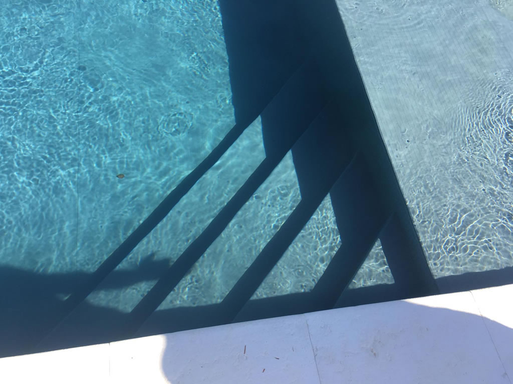 Угольно-серый Tesela является одной из самых популярных армированных мембран, Cefil Pool устанавливать в бассейнах