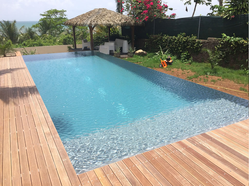 Grey clair Reflection è una delle membrane rinforzate più popolari che Cefil Pool installare nelle piscine