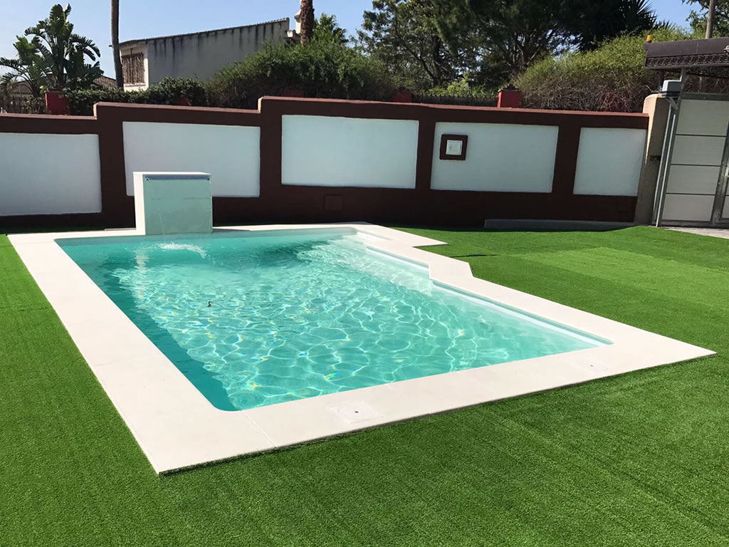 Inter Tesela is one of the most popular unicolor reinforced membranes that Cefil Pool install in swimming pools