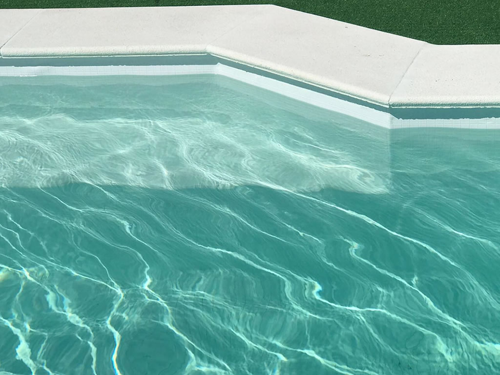 Inter Tesela is one of the most popular unicolor reinforced membranes that Cefil Pool install in swimming pools