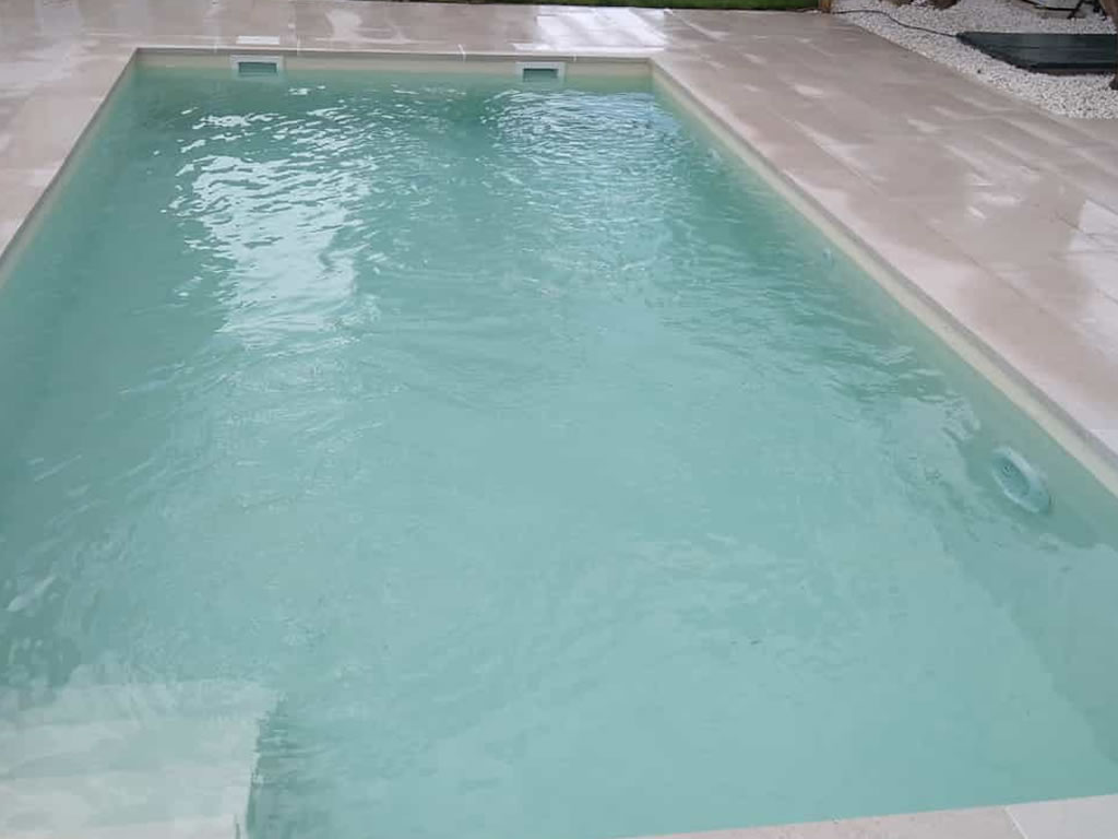 Sable Reflection est l'une des membranes blindées unicolores les plus populaires qui Cefil Pool installer dans les piscines