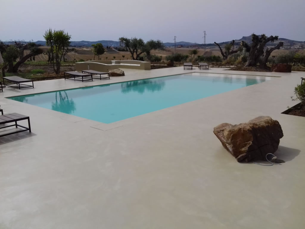 Sand Tesela is one of the most popular unicolor reinforced membranes that Cefil Pool install in swimming pools