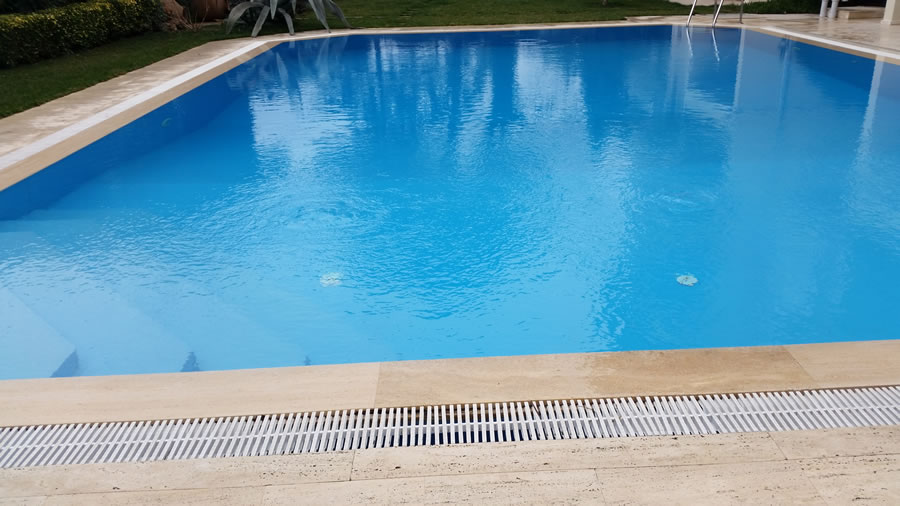 Urdike Comfort is one of the most popular reinforced membranes that Cefil Pool install in swimming pools