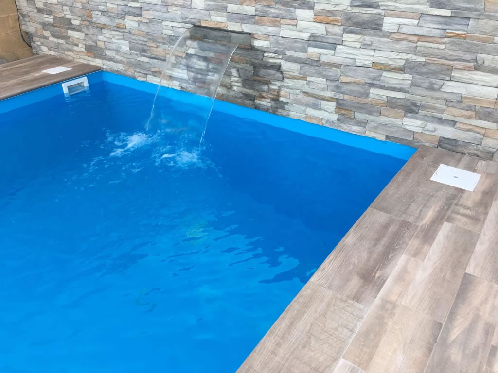 Urdike Reflection est l'une des membranes renforcées les plus populaires qui Cefil Pool installer dans les piscines