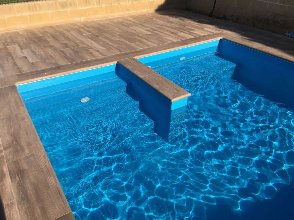 Urdike Reflection est l'une des membranes renforcées les plus populaires qui Cefil Pool installer dans les piscines
