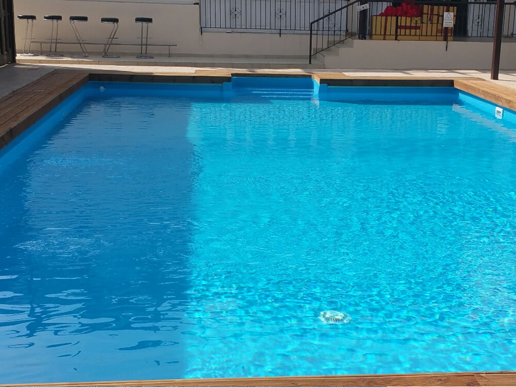 Urdike Reflection ist eine der beliebtesten verstärkten Membranen, die Cefil Pool in Schwimmbädern installieren