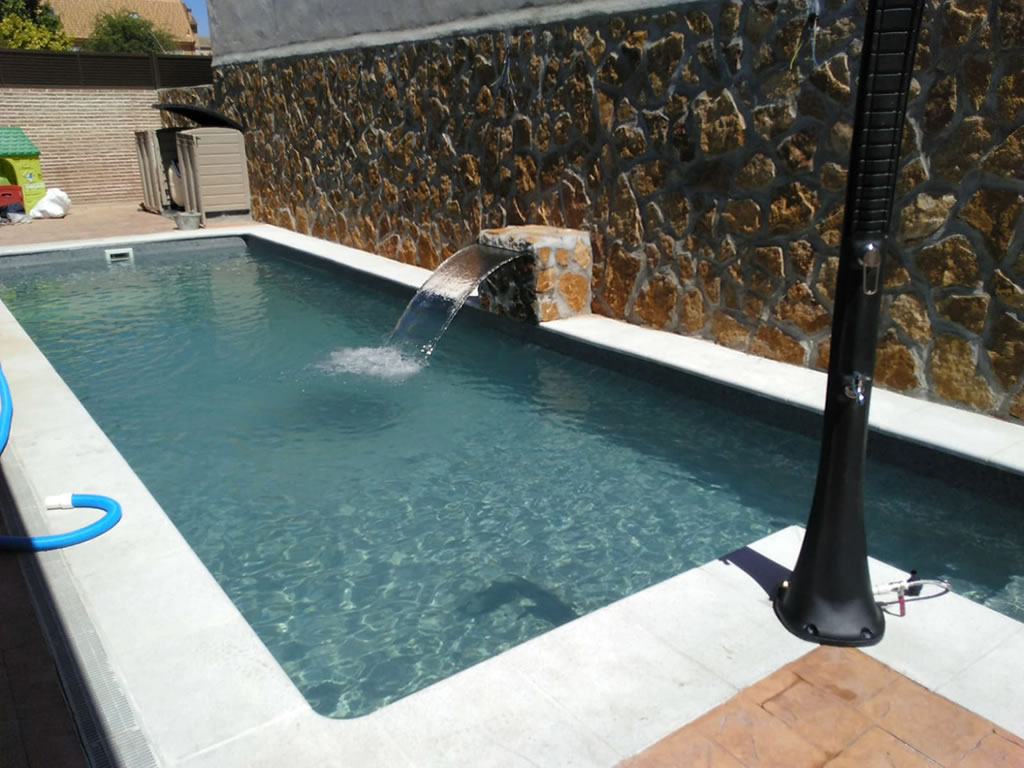 Ciclon é uma das membranas reforçadas mais populares que Cefil Pool instalar em piscinas
