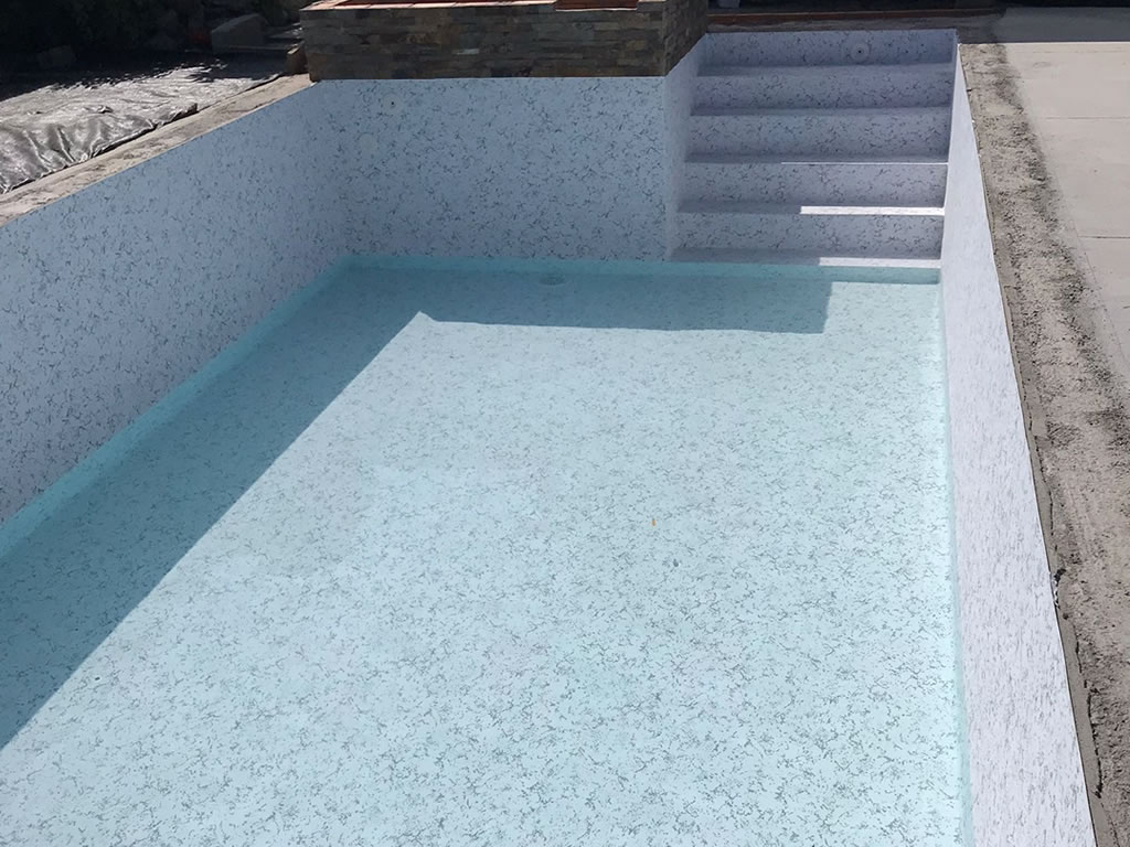 Glacier is one of the most popular reinforced membranes that Cefil Pool install in swimming pools
