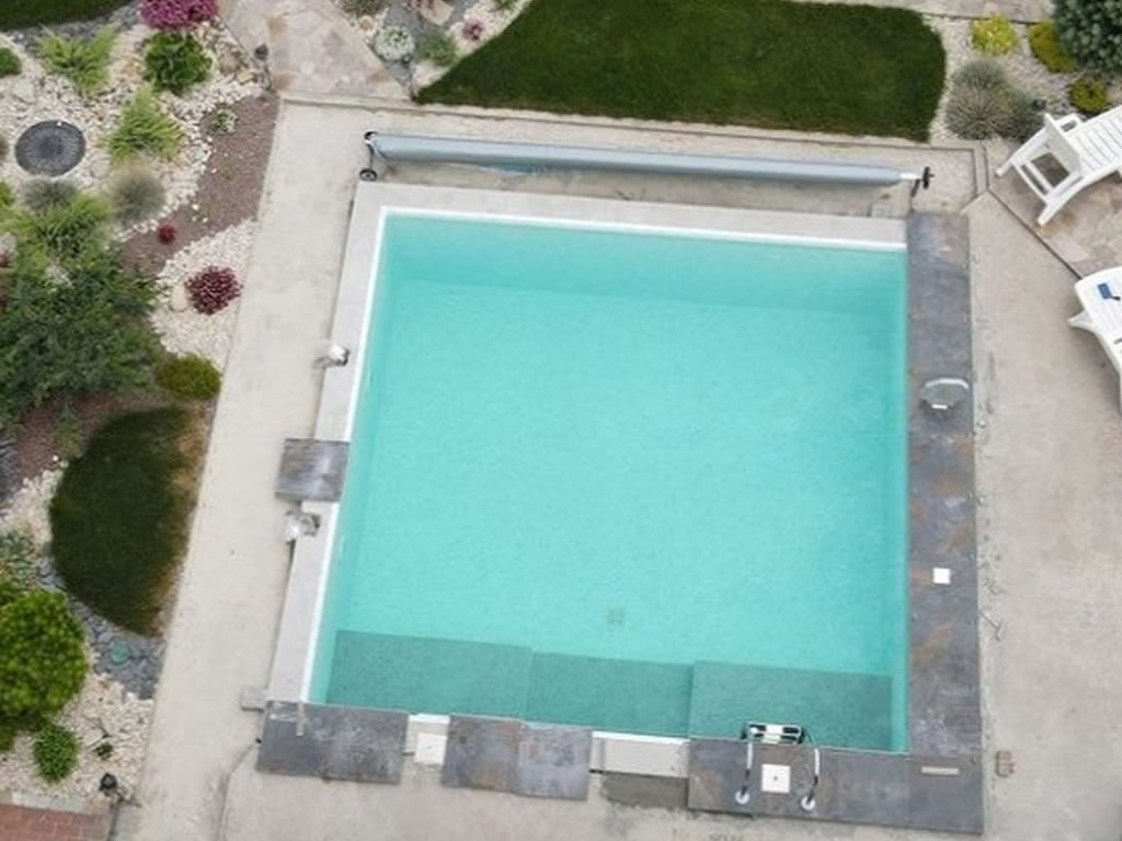 Glaciar es una de las membranas armadas más populares que Cefil Pool instala en piscinas
