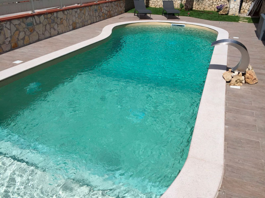 Terra ist eine der beliebtesten verstärkten Membranen, die Cefil Pool in Schwimmbädern installieren