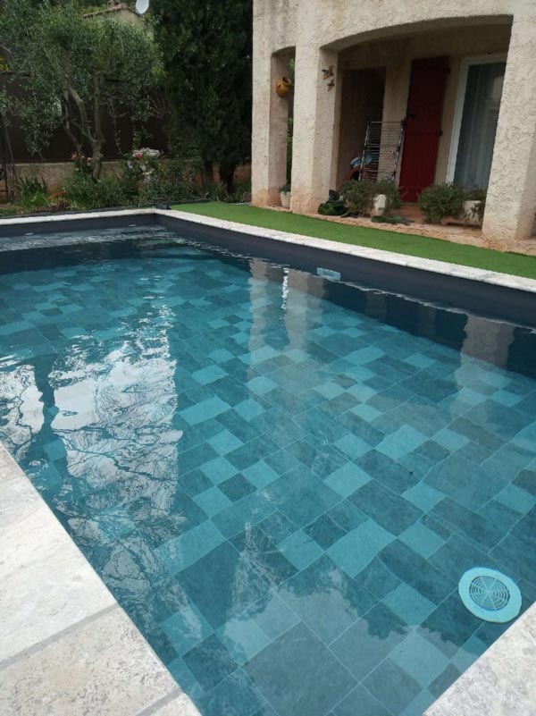 Vulcano is one of the most popular armored membranes that Cefil Pool install in swimming pools
