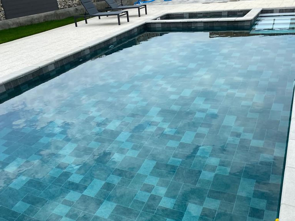 Vulcano est l'une des membranes blindées les plus populaires qui Cefil Pool installer dans les piscines