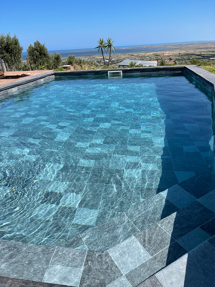 Vulcano is one of the most popular armored membranes that Cefil Pool install in swimming pools