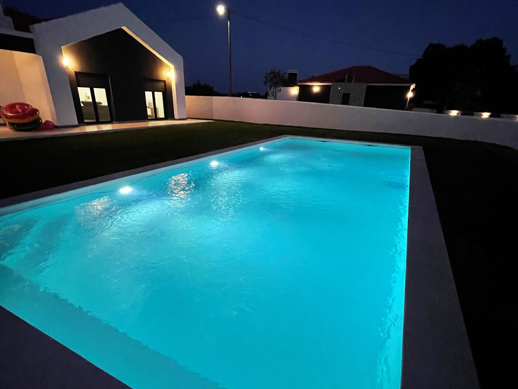 Inter Comfort is one of the most popular anti-slip reinforced membranes that Cefil Pool install in swimming pools